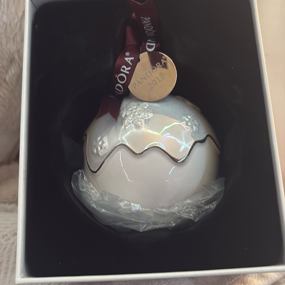 Pandora ornament 2018 limited edition